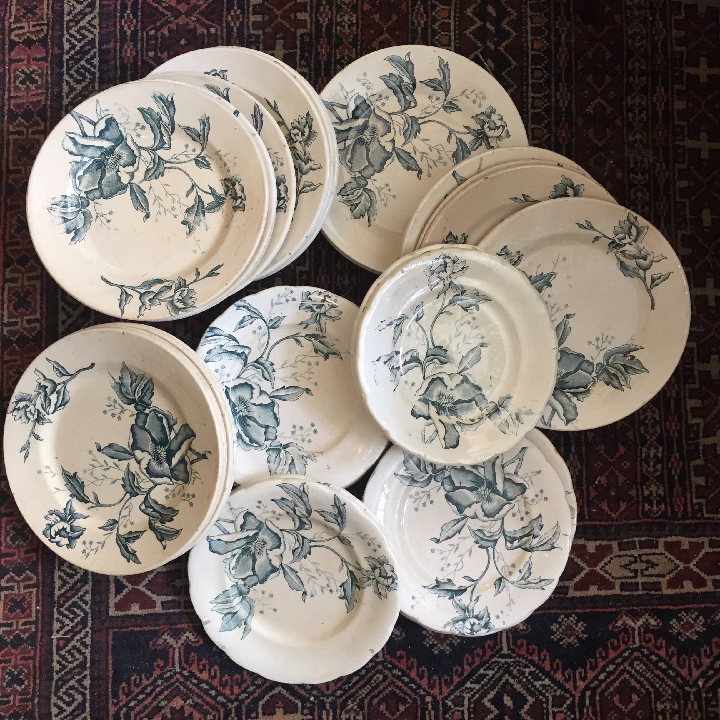 assiettes terre de fer rose de Noel