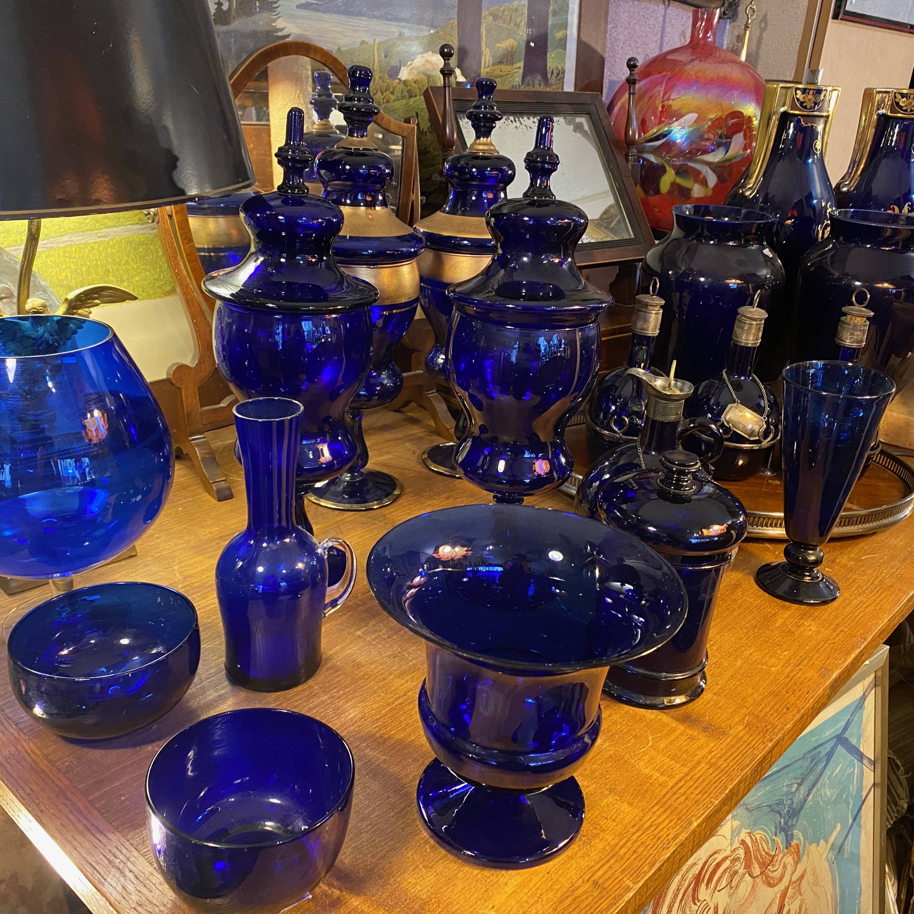 verres soufflés bleu cobalt ancien