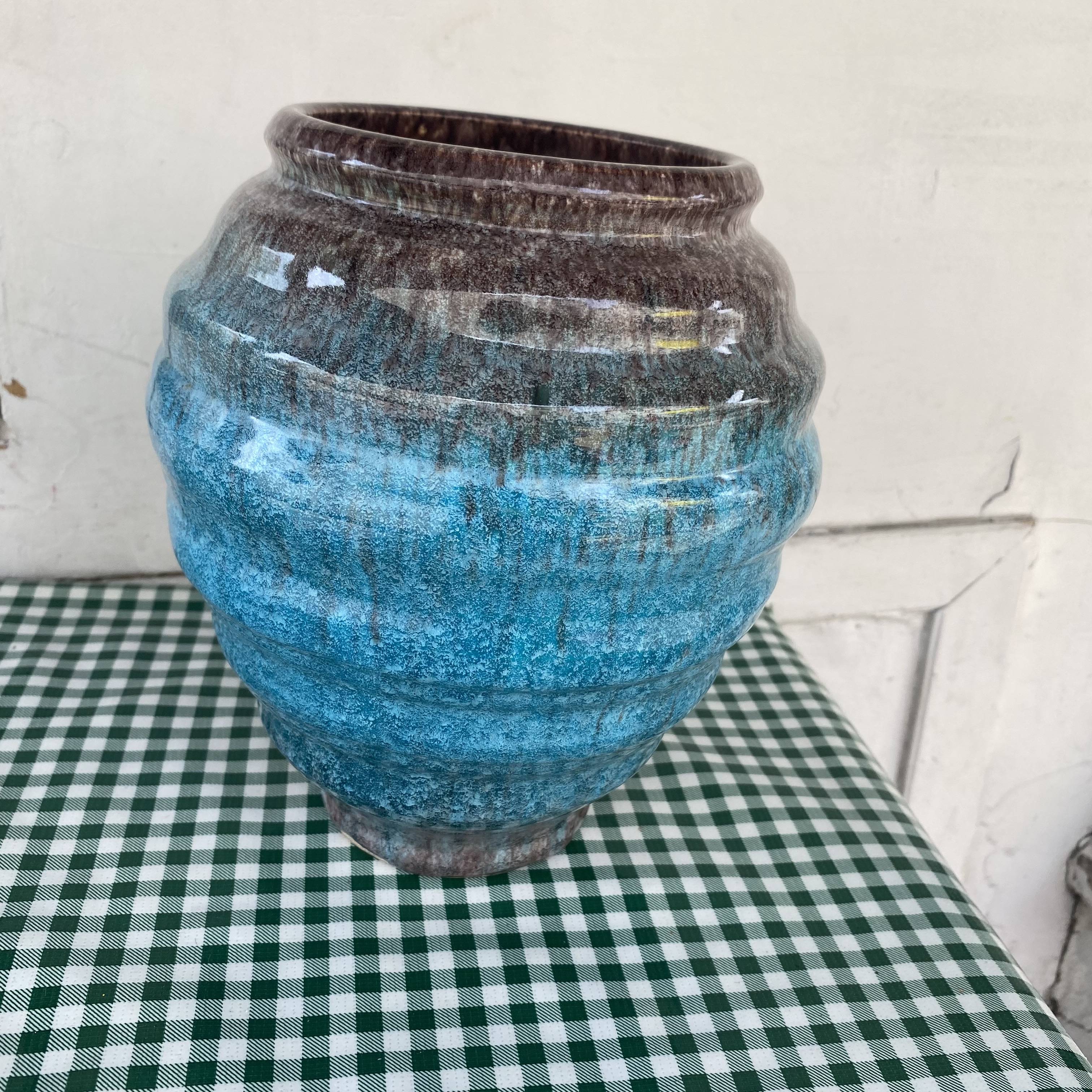 Accolay vase